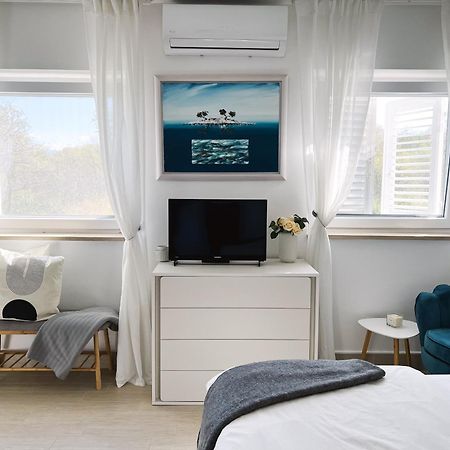 Modern Apartment In The Heart Of נייביצה מראה חיצוני תמונה