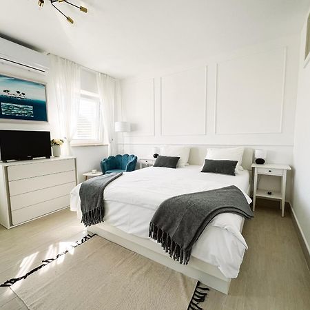 Modern Apartment In The Heart Of נייביצה מראה חיצוני תמונה