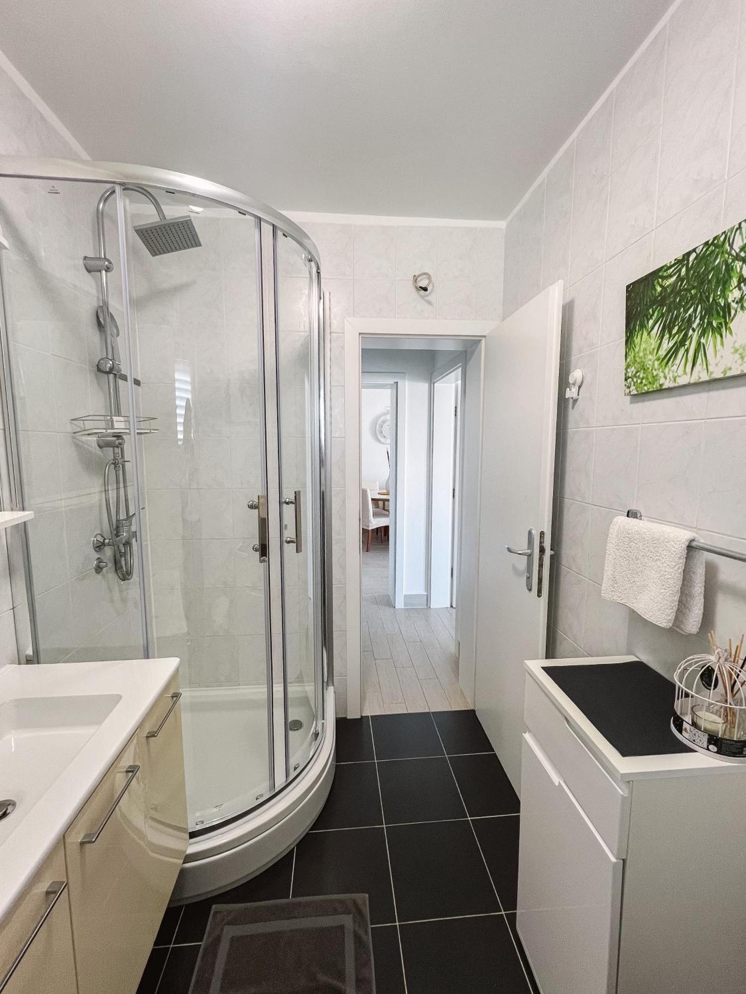 Modern Apartment In The Heart Of נייביצה מראה חיצוני תמונה