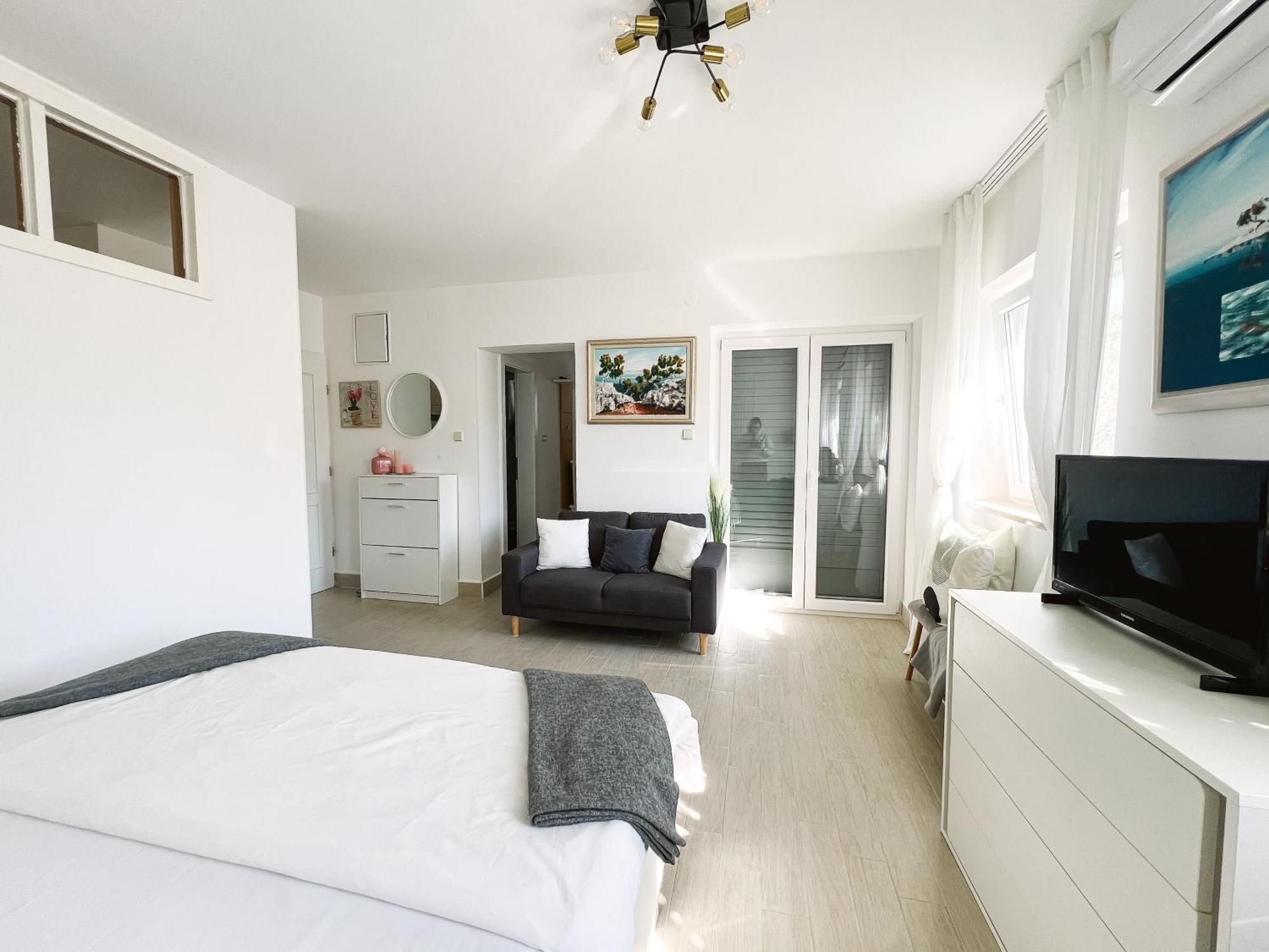 Modern Apartment In The Heart Of נייביצה מראה חיצוני תמונה